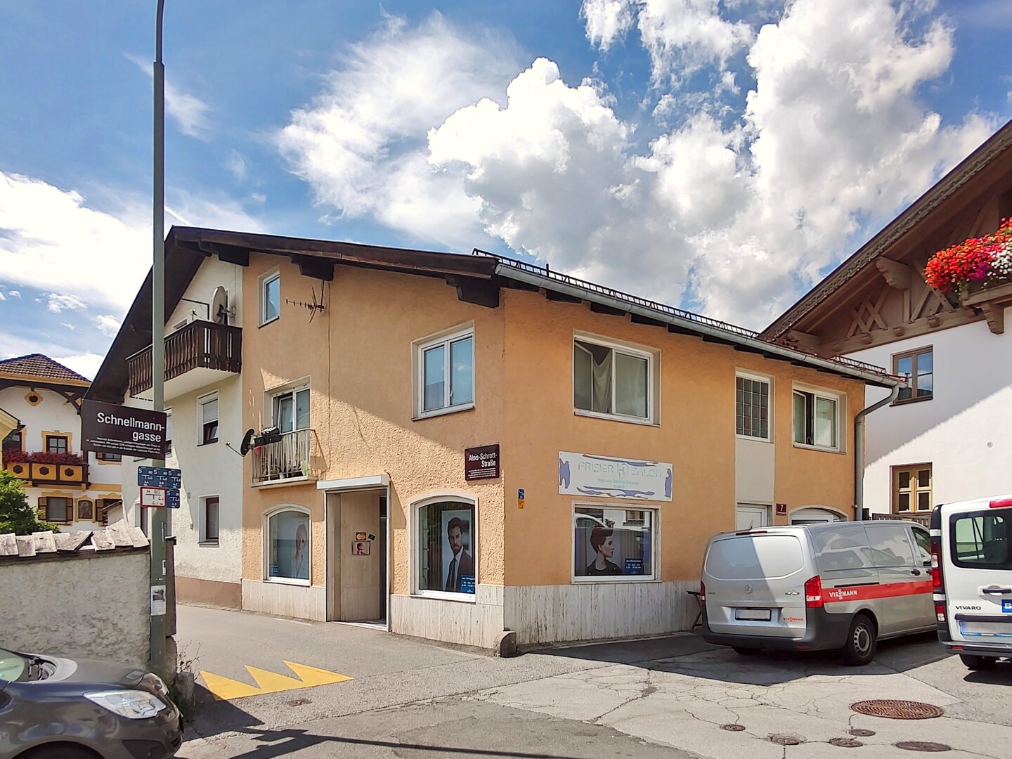 Haus mit Wohnung und Gewerbe - neuer Preis!