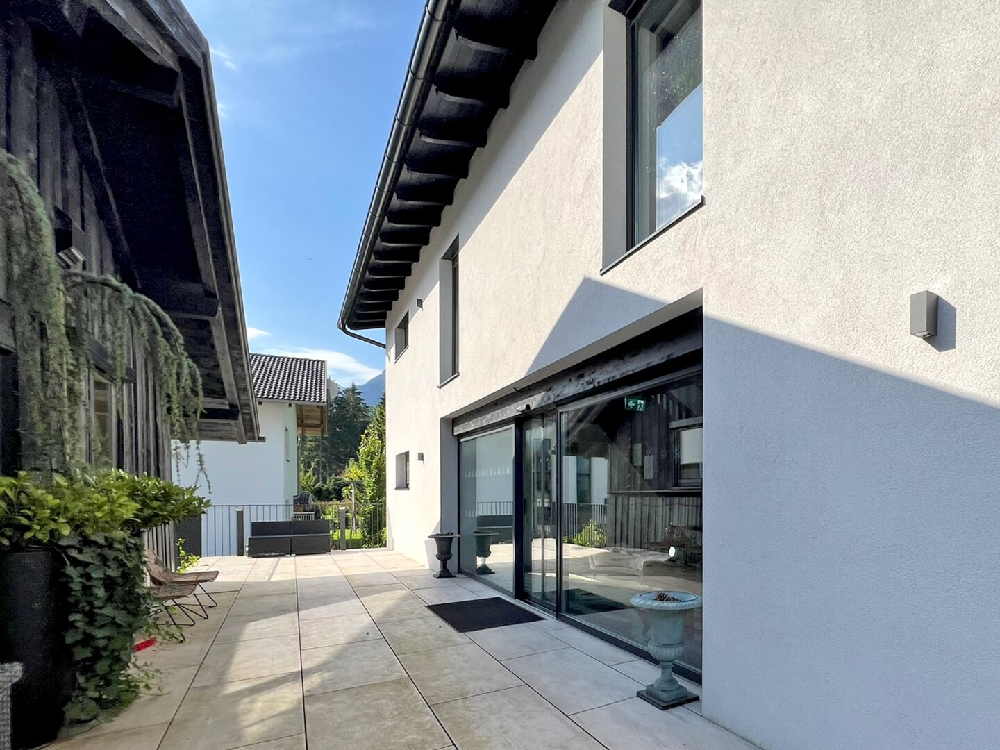 Modernes Apartmenthaus mit 6 Ferienwohnungen