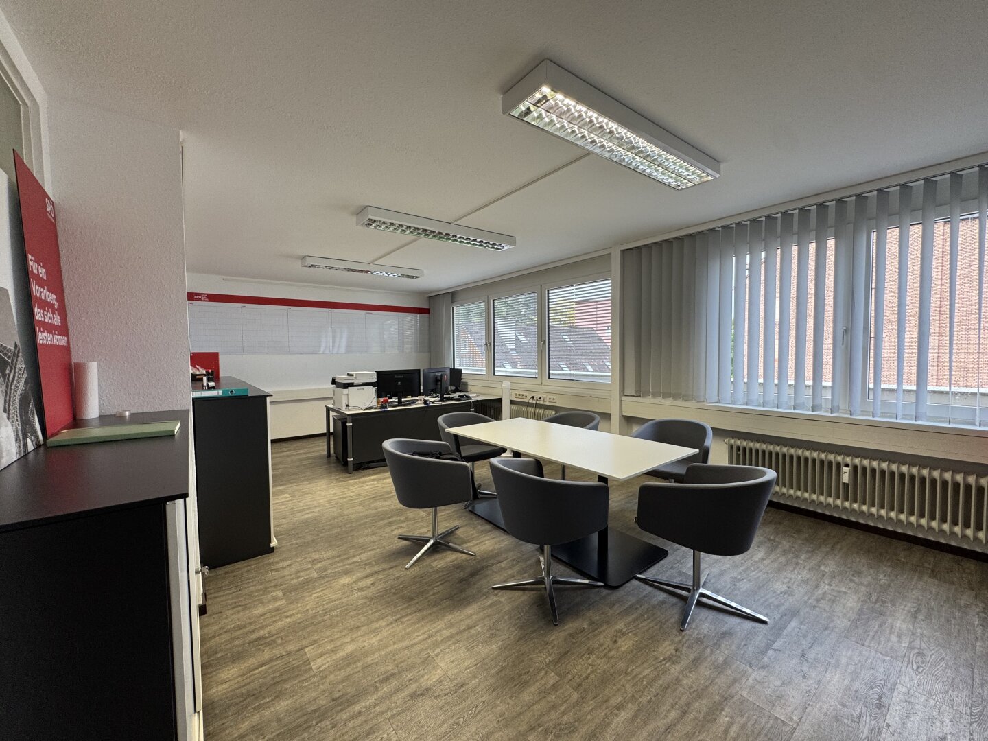 Potenzialfläche mit Raum für moderne Bürogestaltung