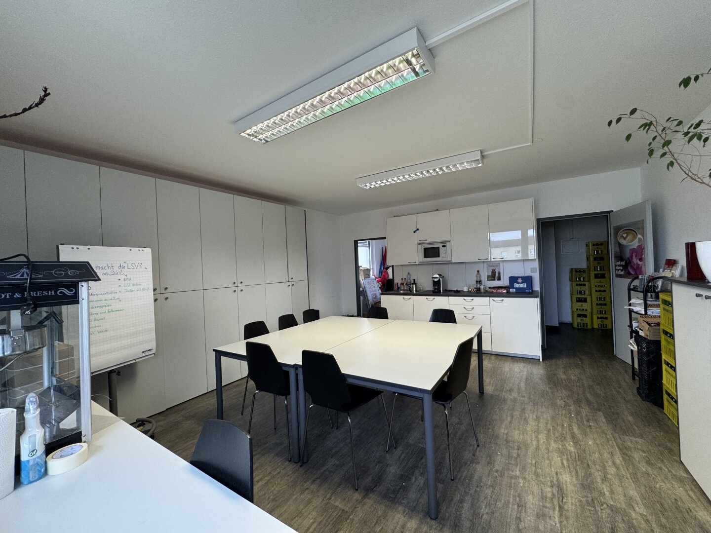 Potenzialfläche mit Raum für moderne Bürogestaltung