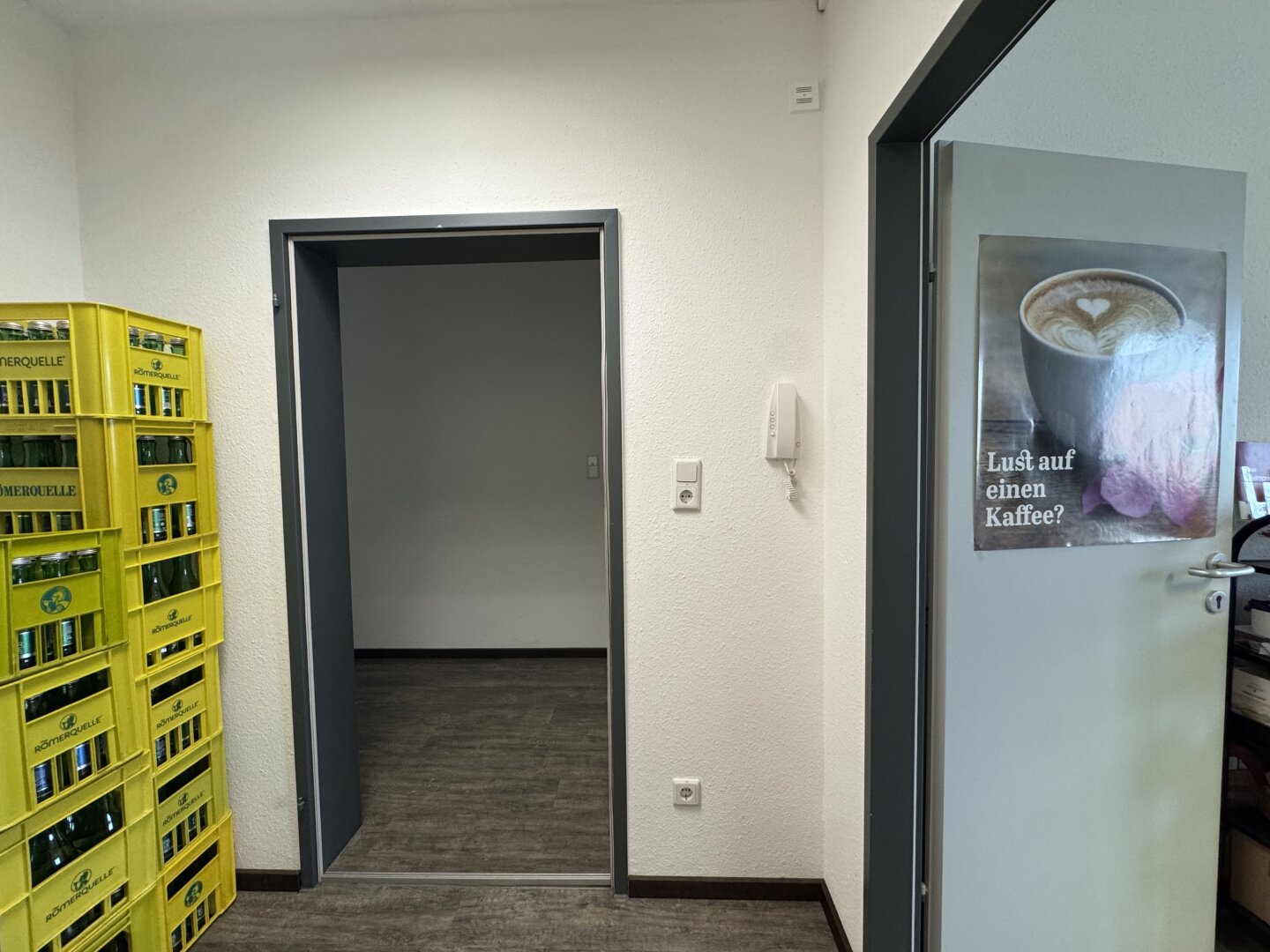 Potenzialfläche mit Raum für moderne Bürogestaltung