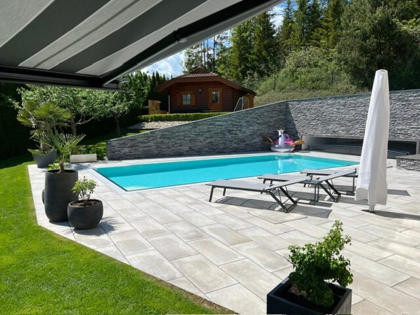 Exklusives Wohnhaus mit Pool, Gartenparadies und traumhafter Aussicht in Althofen