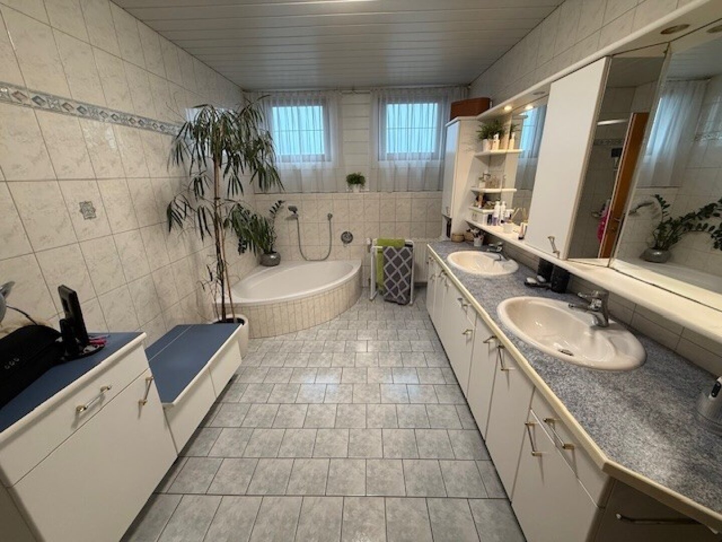 Exklusives Wohnhaus mit Pool, Gartenparadies und traumhafter Aussicht in Althofen