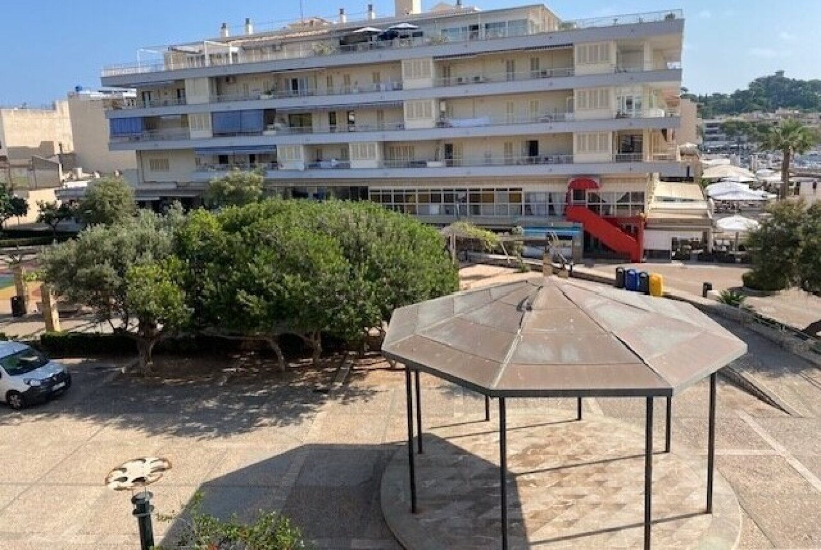 Sonnige Wohnung in 1. Meereslinie mit Hafenblick in Cala Ratjada