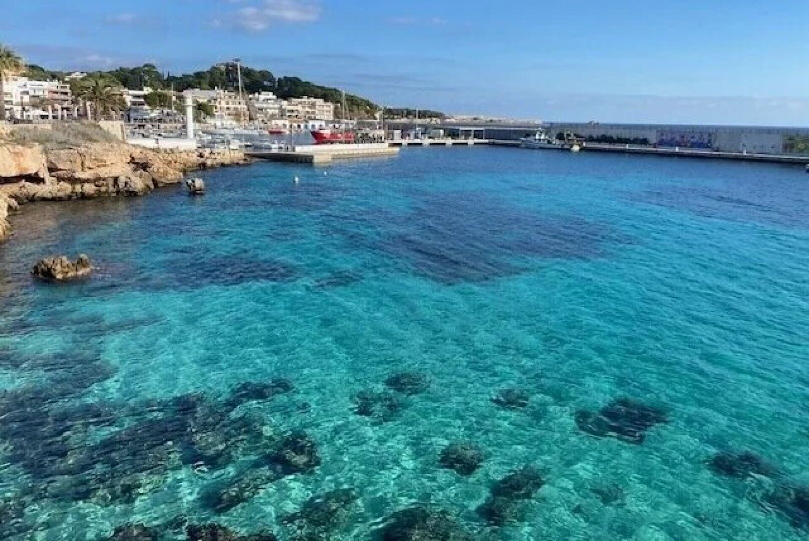 Sonnige Wohnung in 1. Meereslinie mit Hafenblick in Cala Ratjada