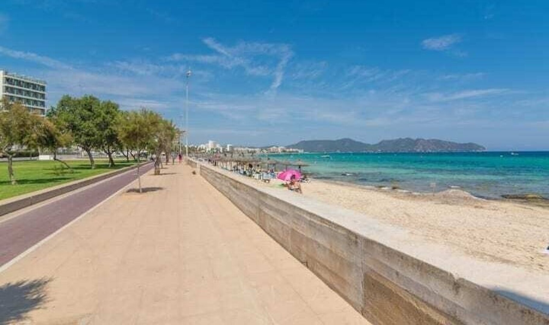Strandnahe Meerblick Wohnung mit 3 Schlafzimmer und Mega- Terrasse  / Renovierungsbedürftig