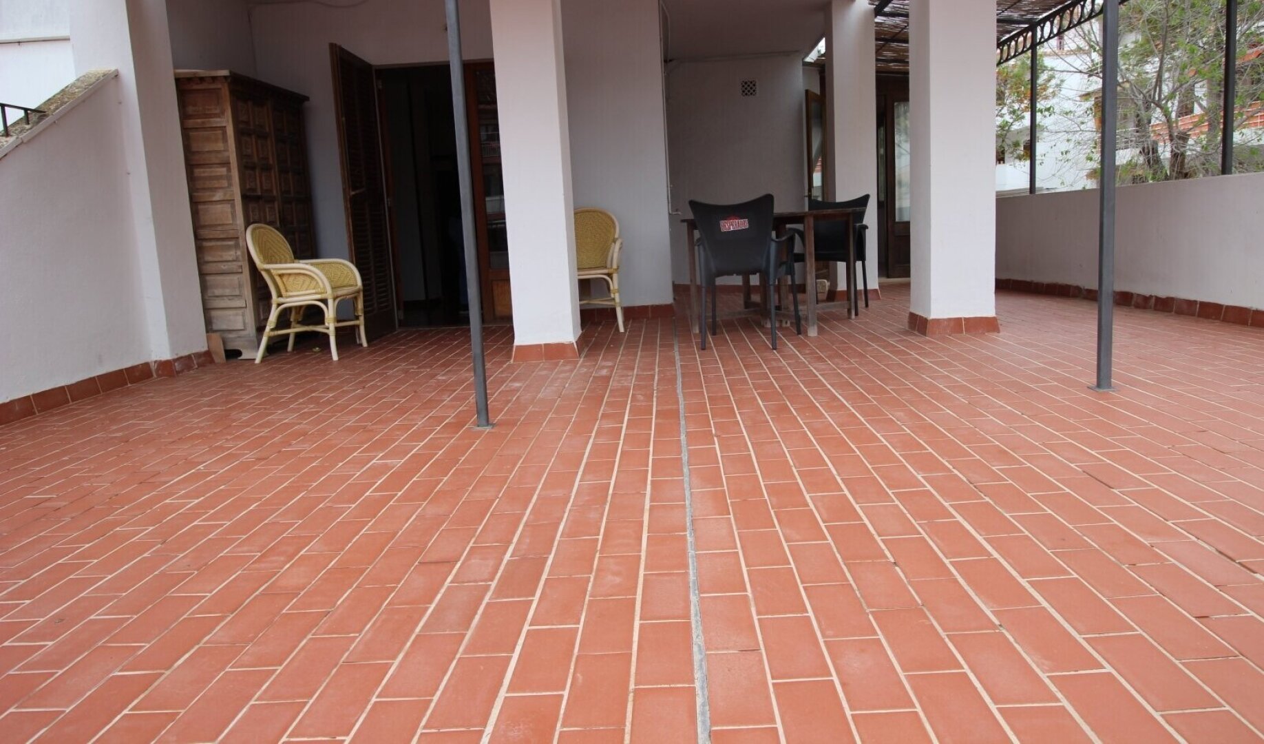 Strandnahe Meerblick Wohnung mit 3 Schlafzimmer und Mega- Terrasse  / Renovierungsbedürftig