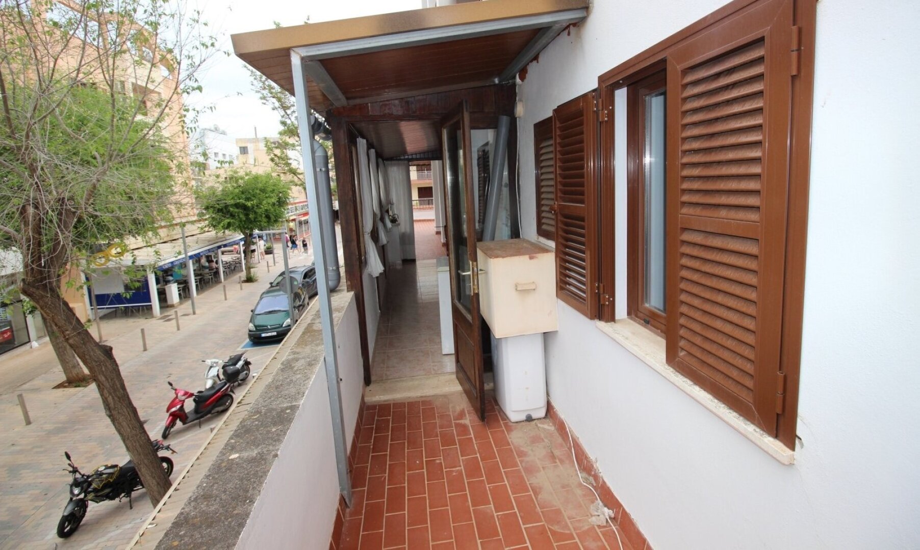 Strandnahe Meerblick Wohnung mit 3 Schlafzimmer und Mega- Terrasse  / Renovierungsbedürftig