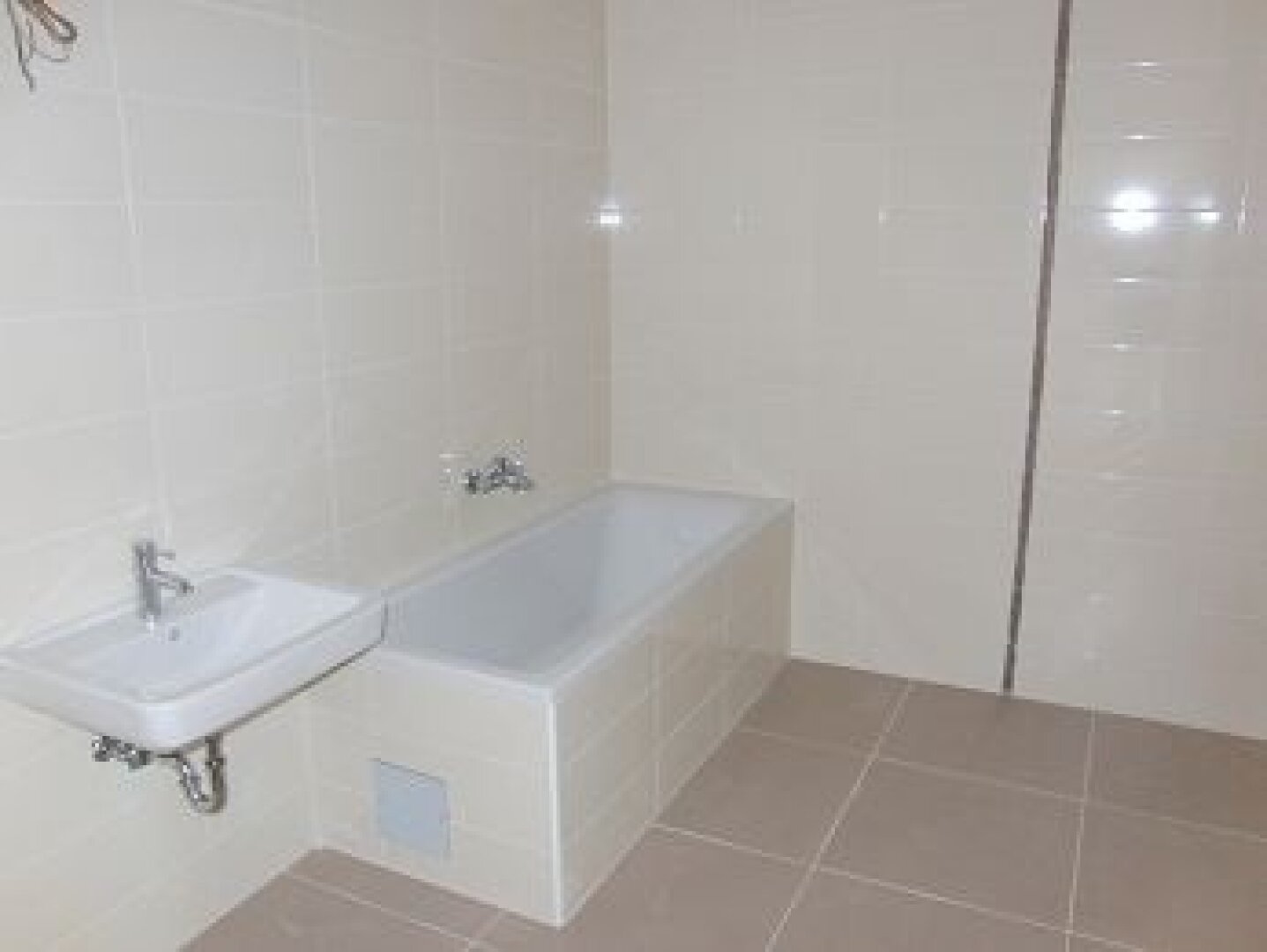 Traumhafte Terrassenwohnung in Wiener Neustadt - zentral wohnen, renoviert, mit moderner Einbauküche!
