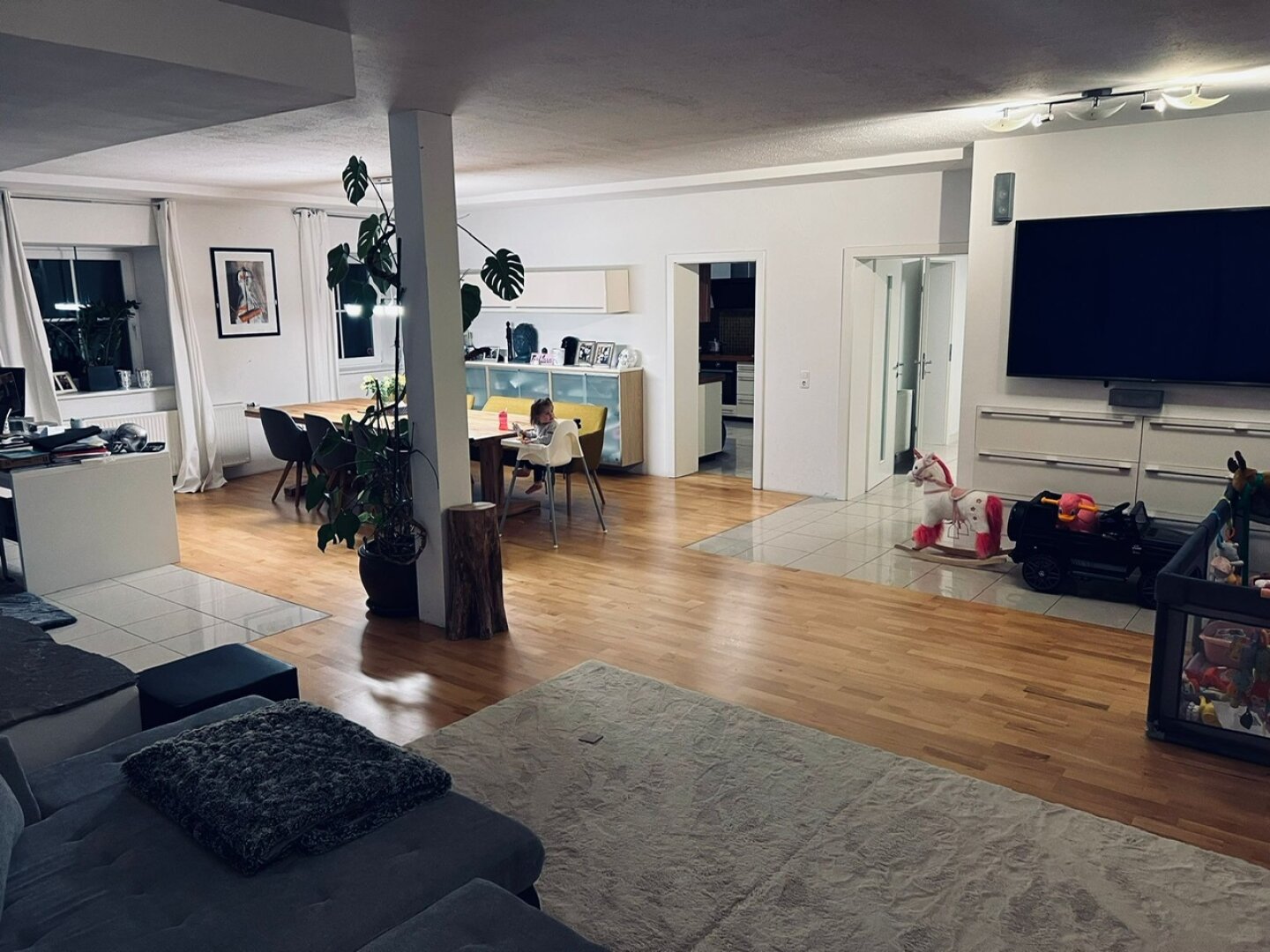 Modernisiertes Zweifamilienhaus mit Garage und großzügiger Halle!