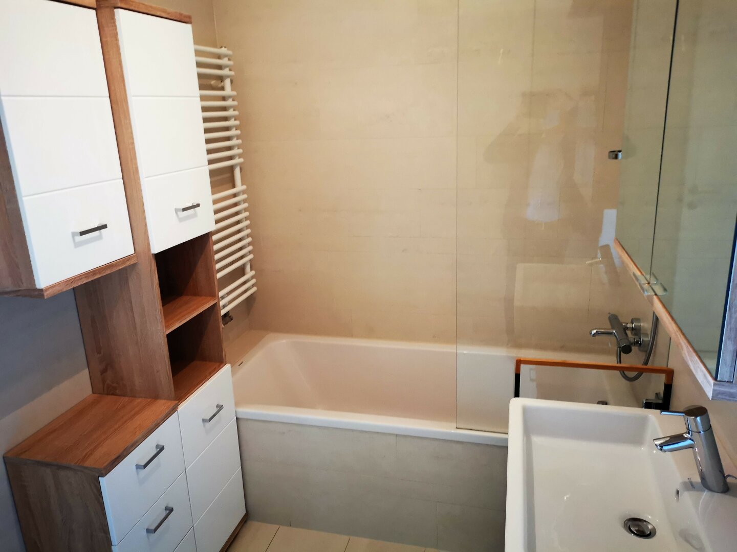 DC-LIVING: Moderne 3-Zimmer-Wohnung mit Loggia & Wellnessbereich nahe der UNO-City!
