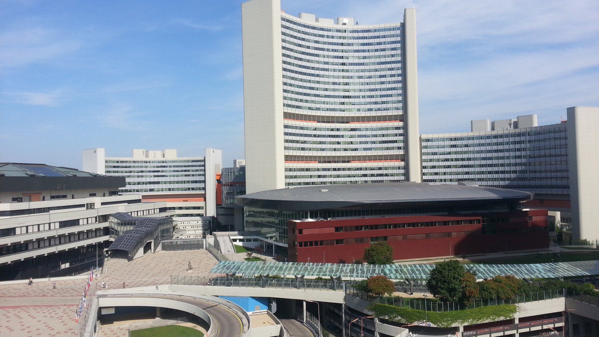 DC-LIVING: Moderne 3-Zimmer-Wohnung mit Loggia & Wellnessbereich nahe der UNO-City!
