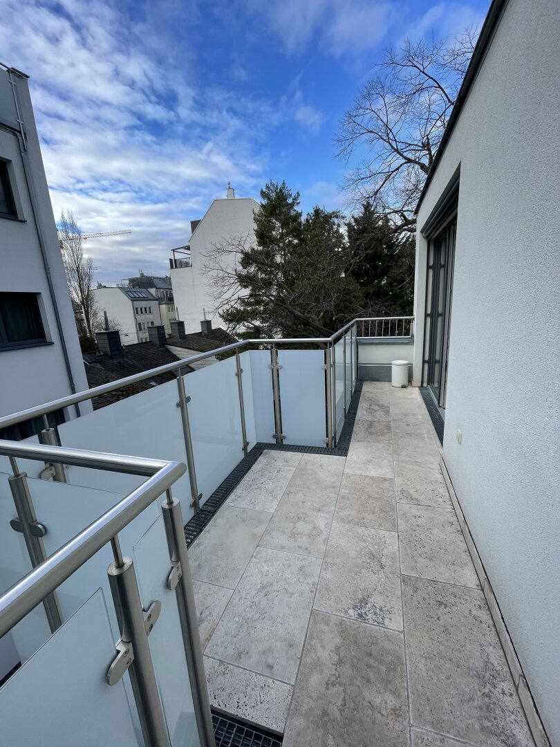 Exklusive und qualitativ hochwertige 3-Zimmer-Neubau mit zwei Balkon/Terrassen ab August 2026 zur Miete!