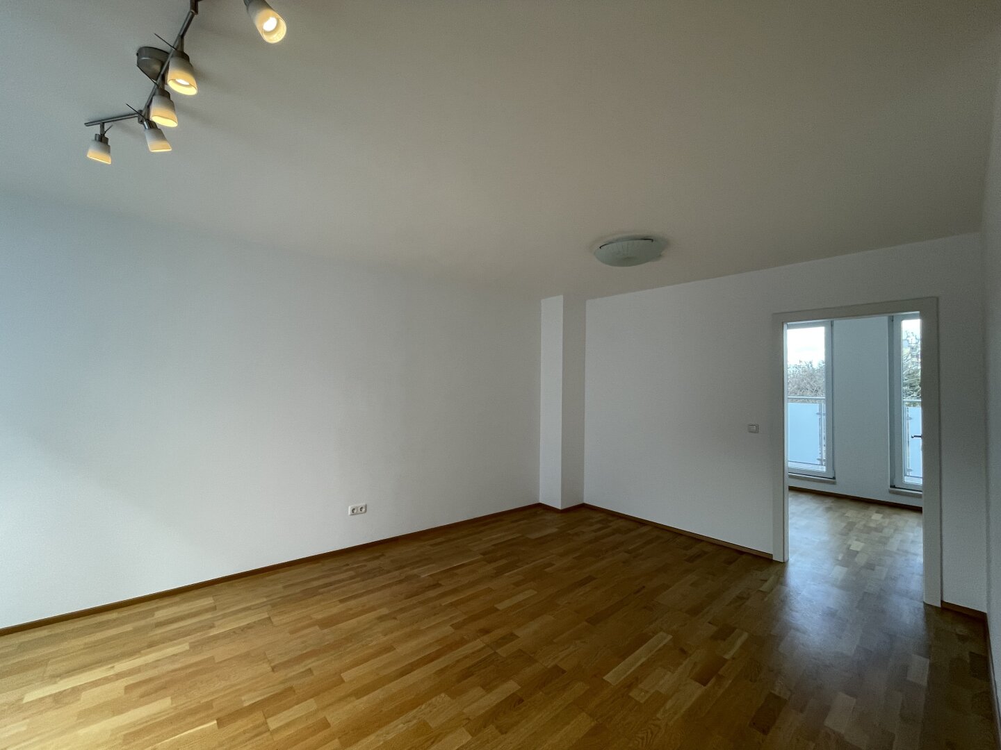 Exklusive und qualitativ hochwertige 3-Zimmer-Neubau mit zwei Balkon/Terrassen ab August 2026 zur Miete!