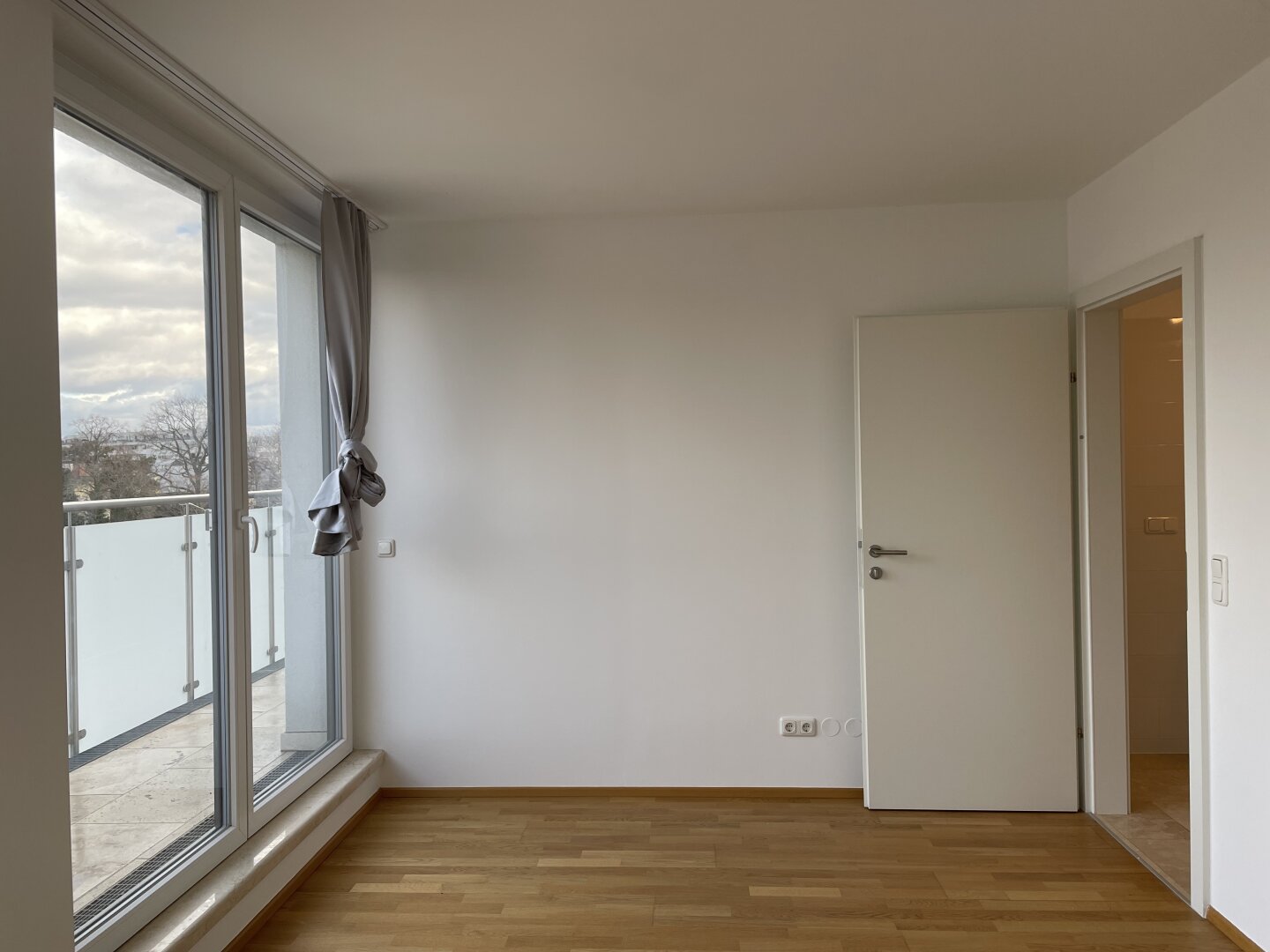 Exklusive und qualitativ hochwertige 3-Zimmer-Neubau mit zwei Balkon/Terrassen ab August 2026 zur Miete!
