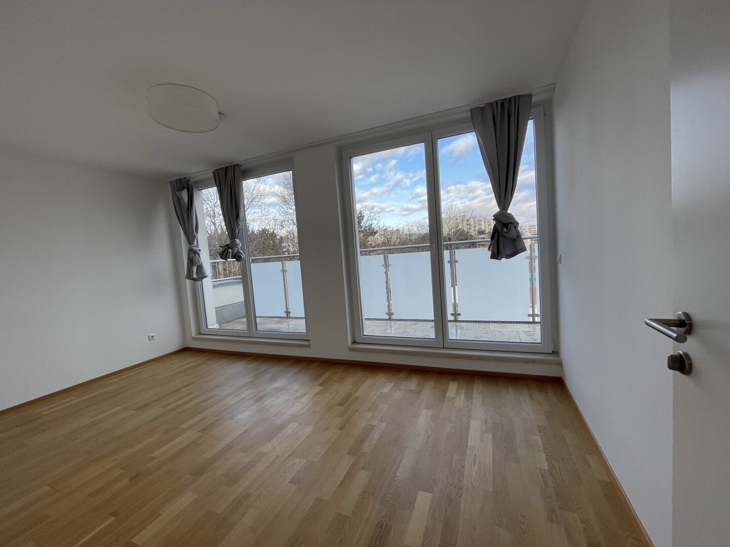 Exklusive und qualitativ hochwertige 3-Zimmer-Neubau mit zwei Balkon/Terrassen ab August 2026 zur Miete!