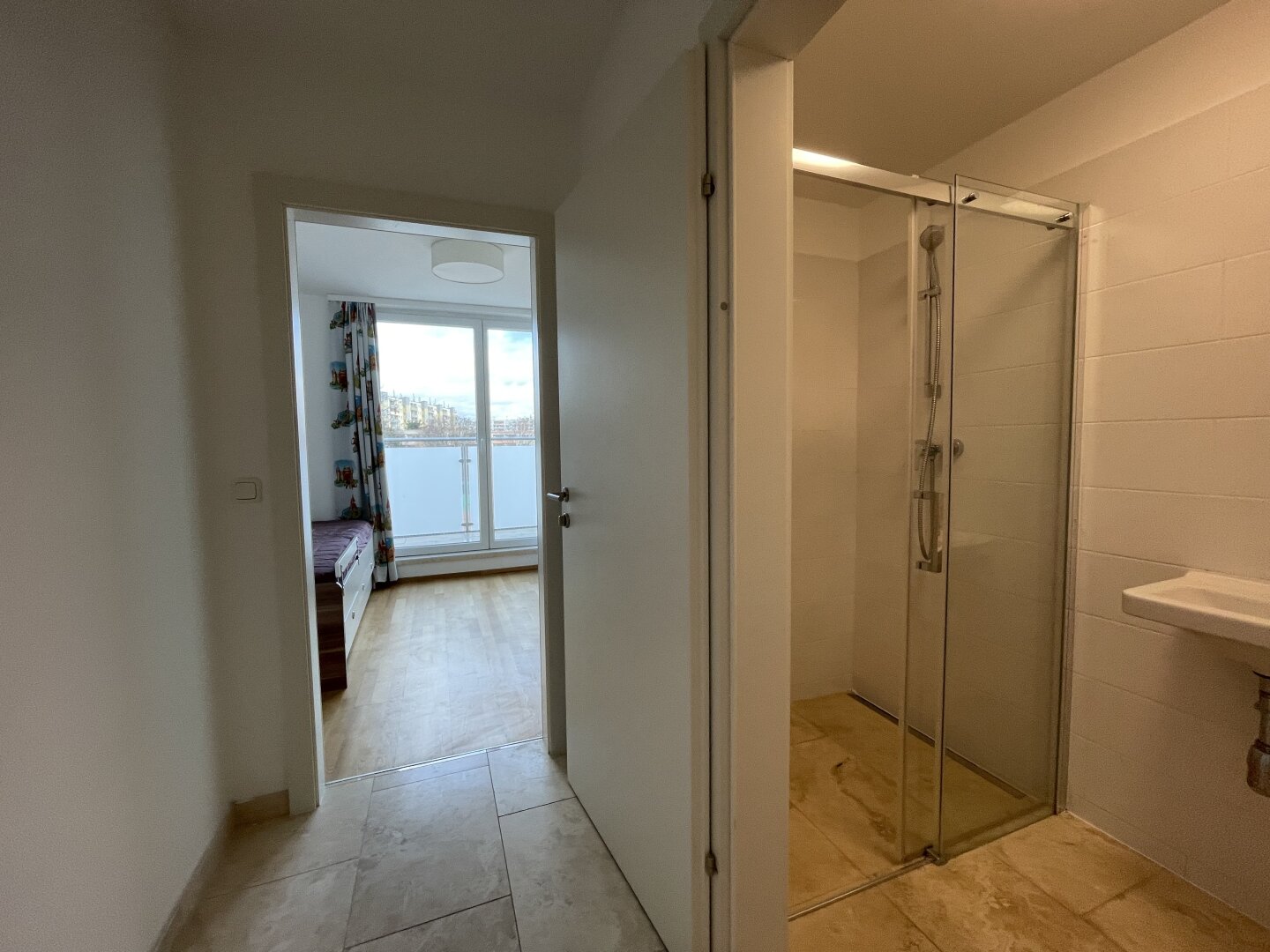 Exklusive und qualitativ hochwertige 3-Zimmer-Neubau mit zwei Balkon/Terrassen ab August 2026 zur Miete!