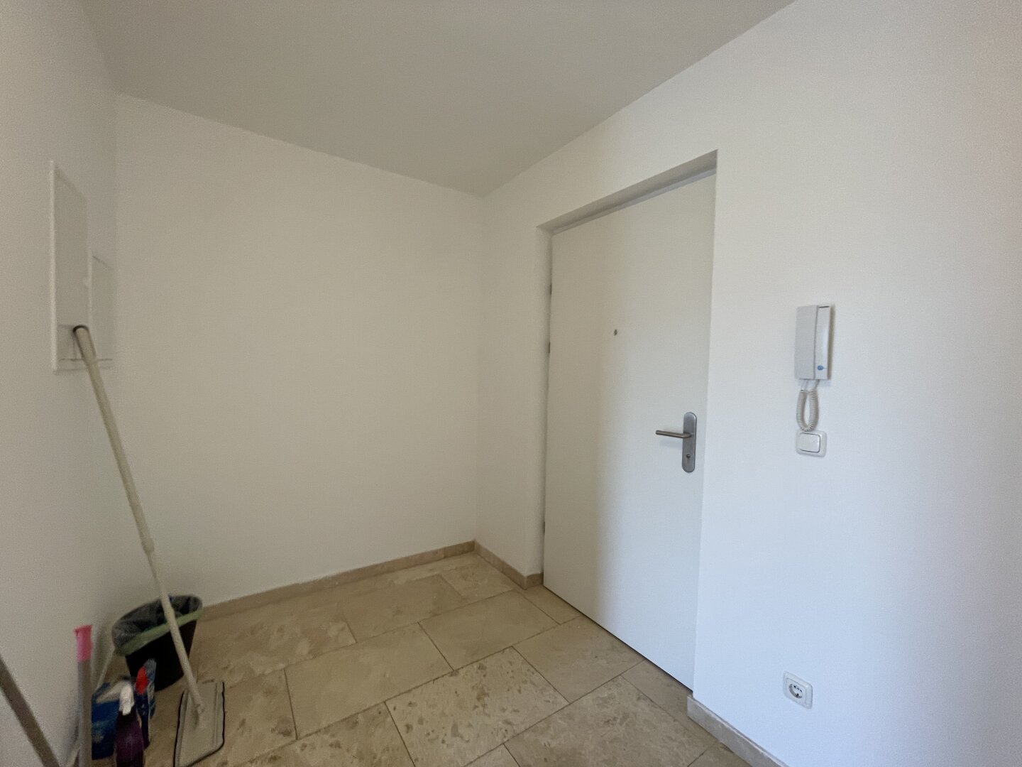 Exklusive und qualitativ hochwertige 3-Zimmer-Neubau mit zwei Balkon/Terrassen ab August 2026 zur Miete!