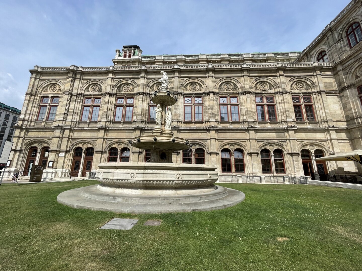2 room apartment (living room + one bed room) ***** next to the Vienna Opera / City Centre *****