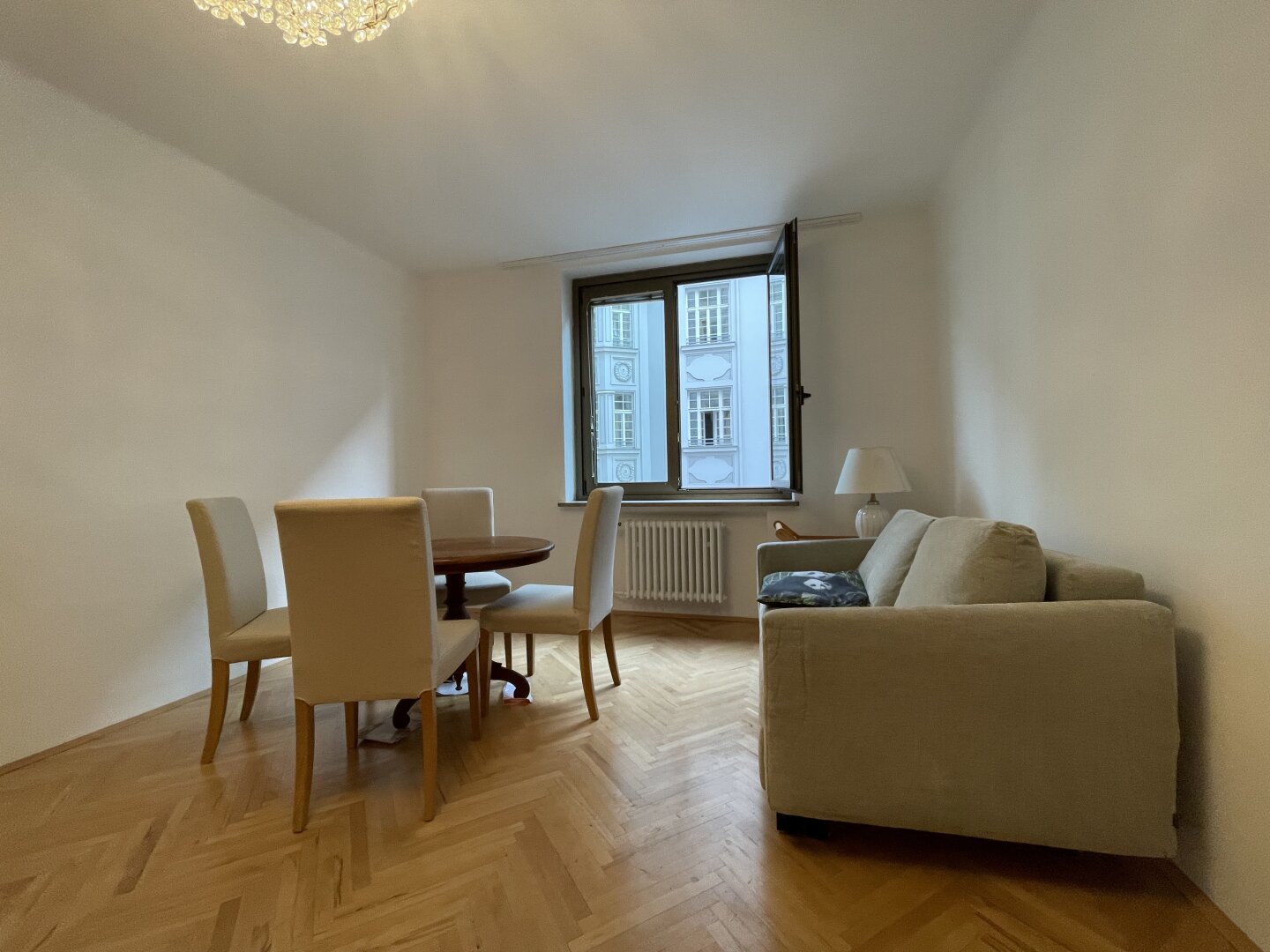 2 room apartment (living room + one bed room) ***** next to the Vienna Opera / City Centre *****