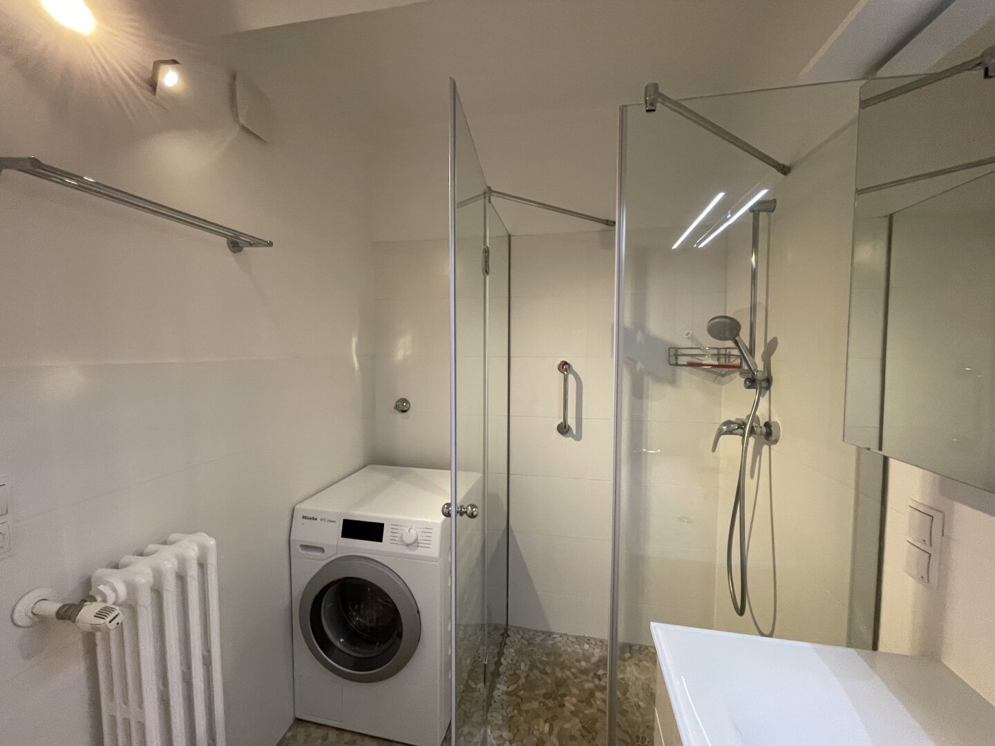 2 room apartment (living room + one bed room) ***** next to the Vienna Opera / City Centre *****