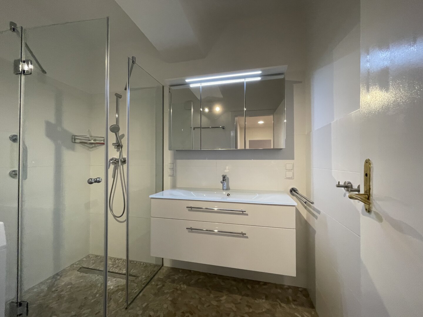 2 room apartment (living room + one bed room) ***** next to the Vienna Opera / City Centre *****
