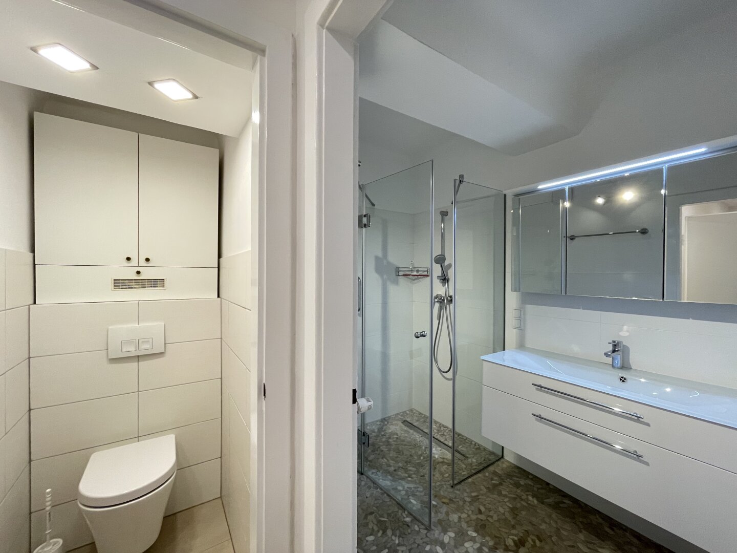 2 room apartment (living room + one bed room) ***** next to the Vienna Opera / City Centre *****