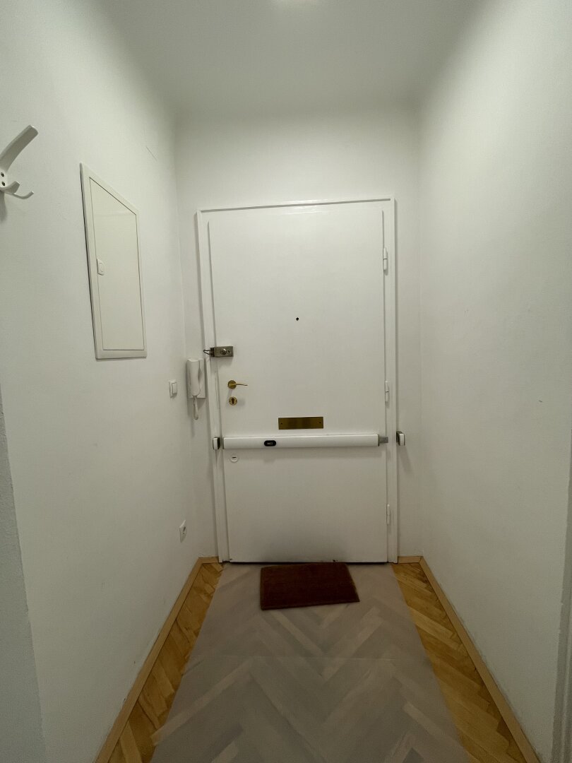 2 room apartment (living room + one bed room) ***** next to the Vienna Opera / City Centre *****