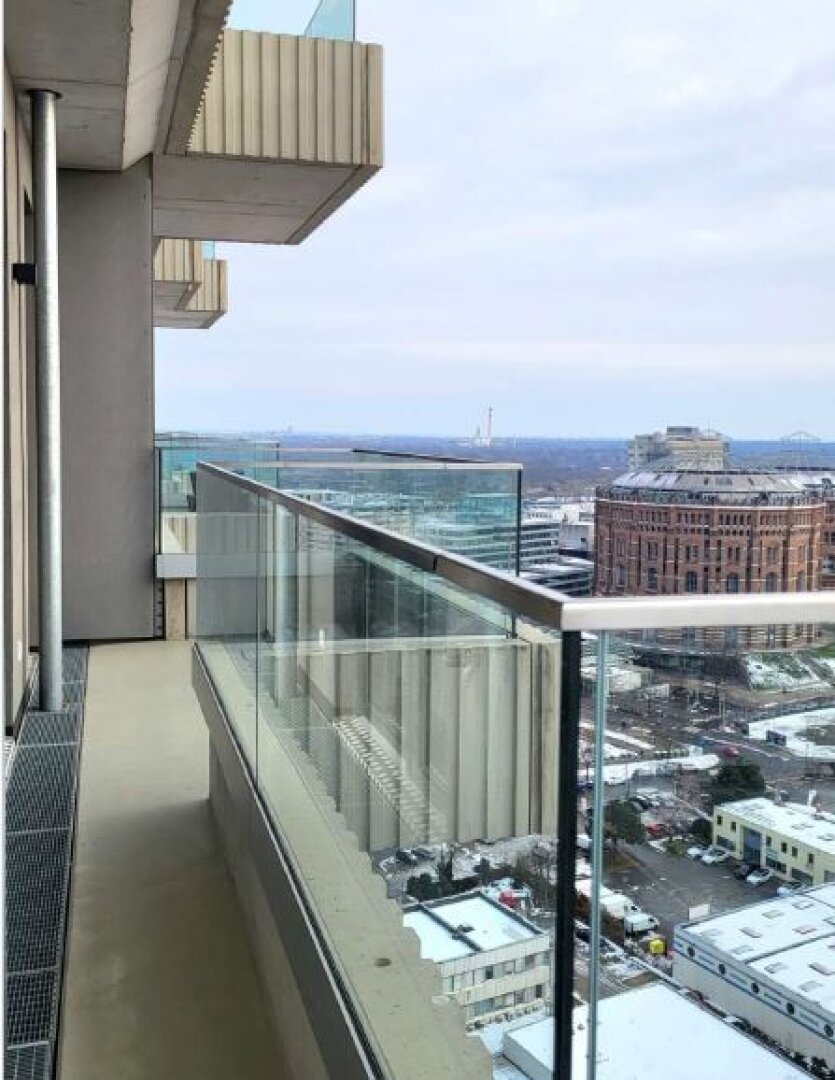 Apartment mit Designermöbeln + WEITBLICK & Pool, Sauna, Fitness und vielen Extras!