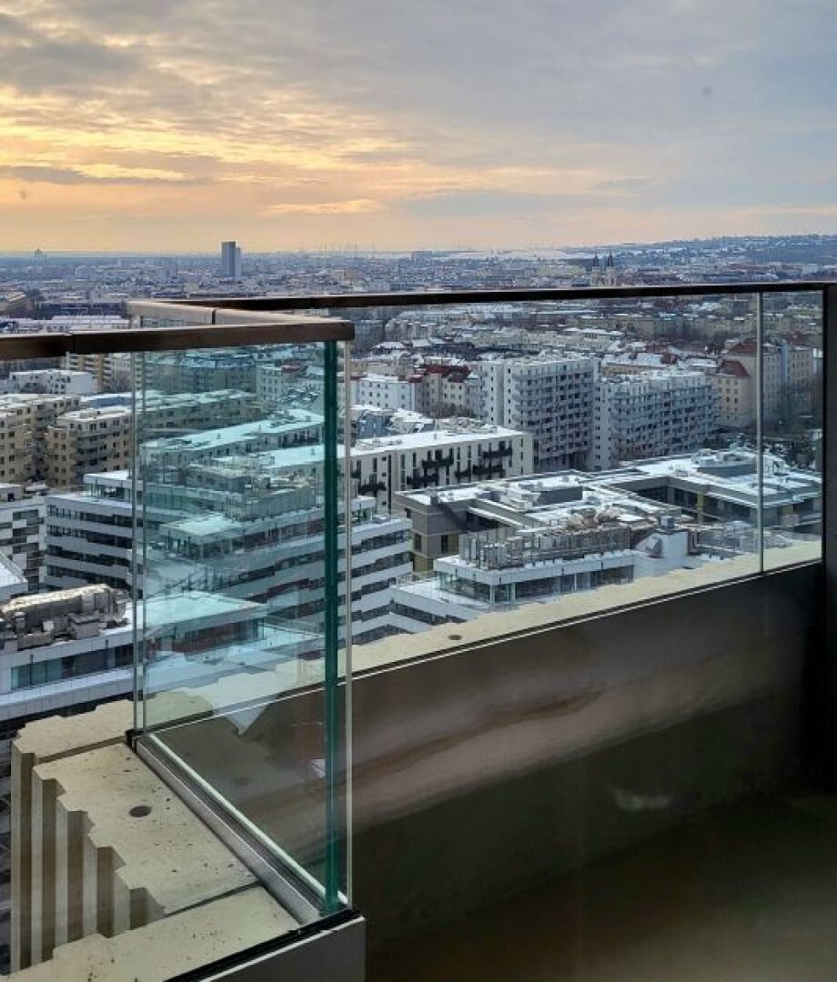 Apartment mit Designermöbeln + WEITBLICK & Pool, Sauna, Fitness und vielen Extras!