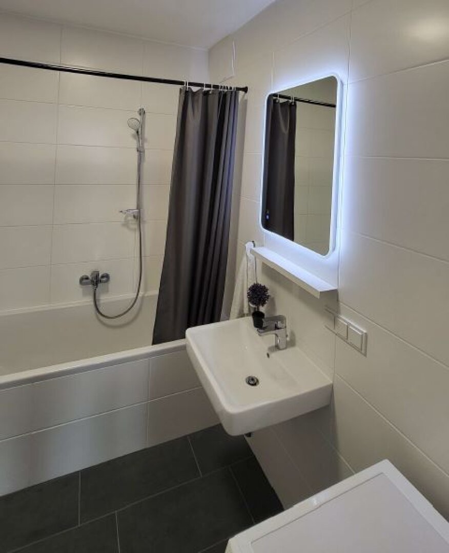 Apartment mit Designermöbeln + WEITBLICK & Pool, Sauna, Fitness und vielen Extras!