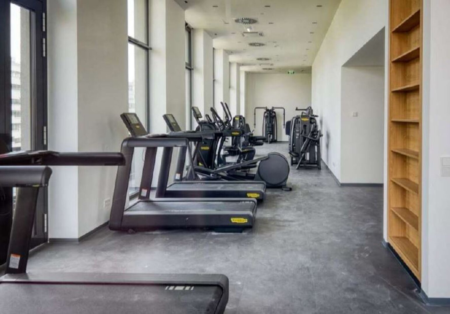 Apartment mit Designermöbeln + WEITBLICK & Pool, Sauna, Fitness und vielen Extras!