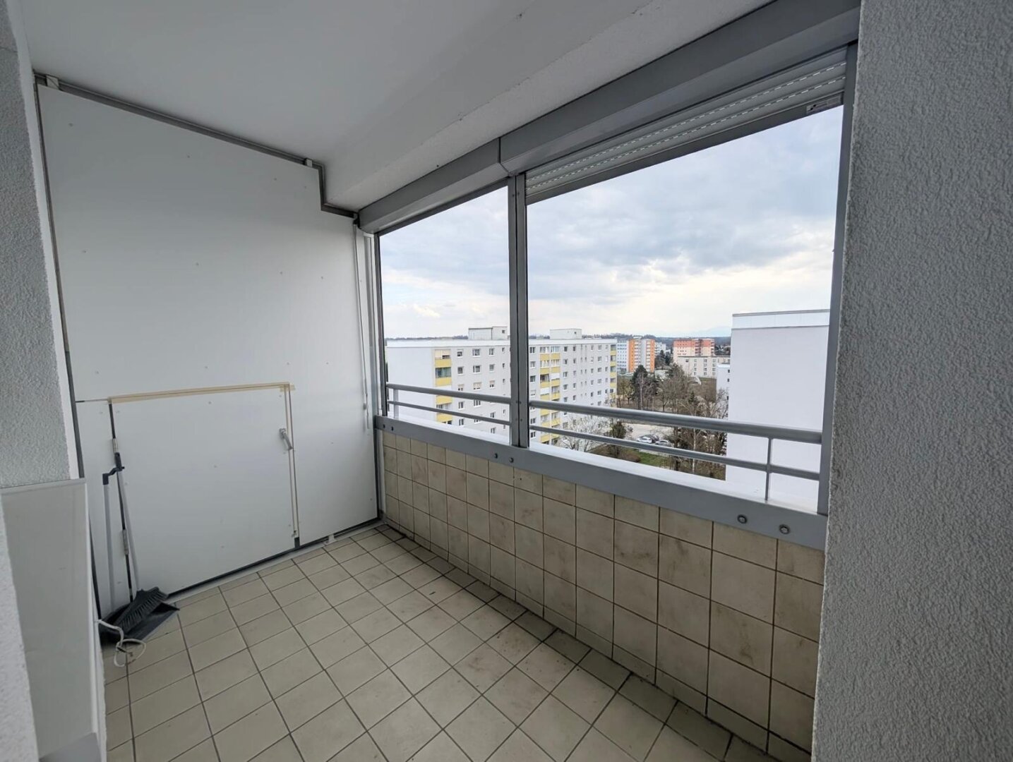 Moderne 3 Zimmer Wohnung in Wels, vollrenoviert mit Balkon und Stellplatz, 205.000 € Mietkauf möglich!