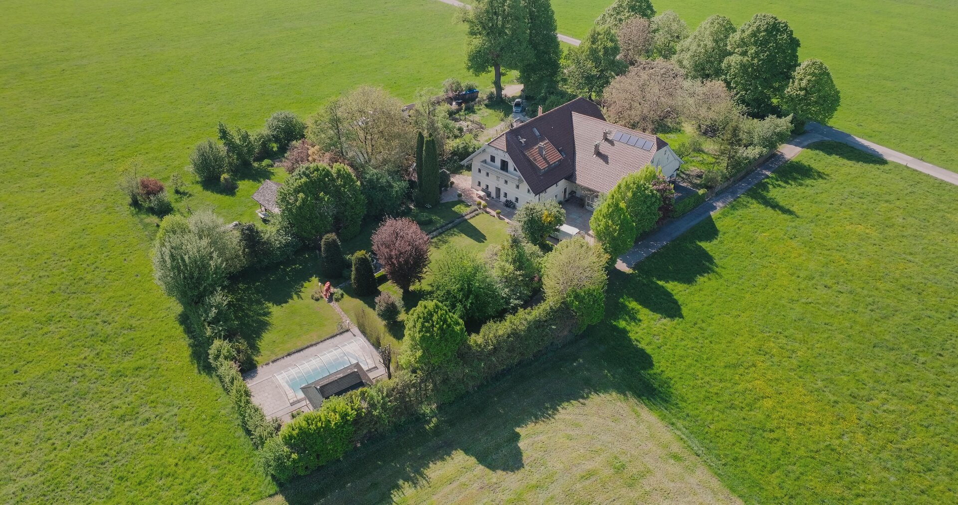 Großzügiges Anwesen auf ca. 2.000 m² Grundstück v. d. Toren Salzburg