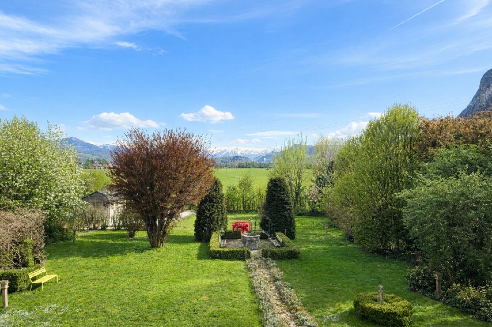 Großzügiges Anwesen auf ca. 2.000 m² Grundstück v. d. Toren Salzburg