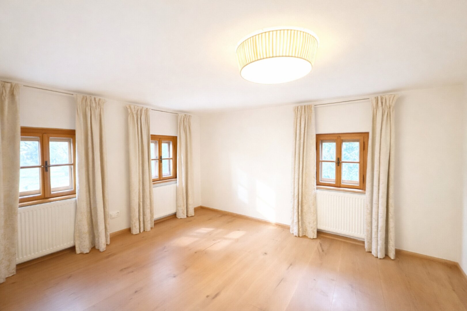 Großzügiges Anwesen auf ca. 2.000 m² Grundstück v. d. Toren Salzburg