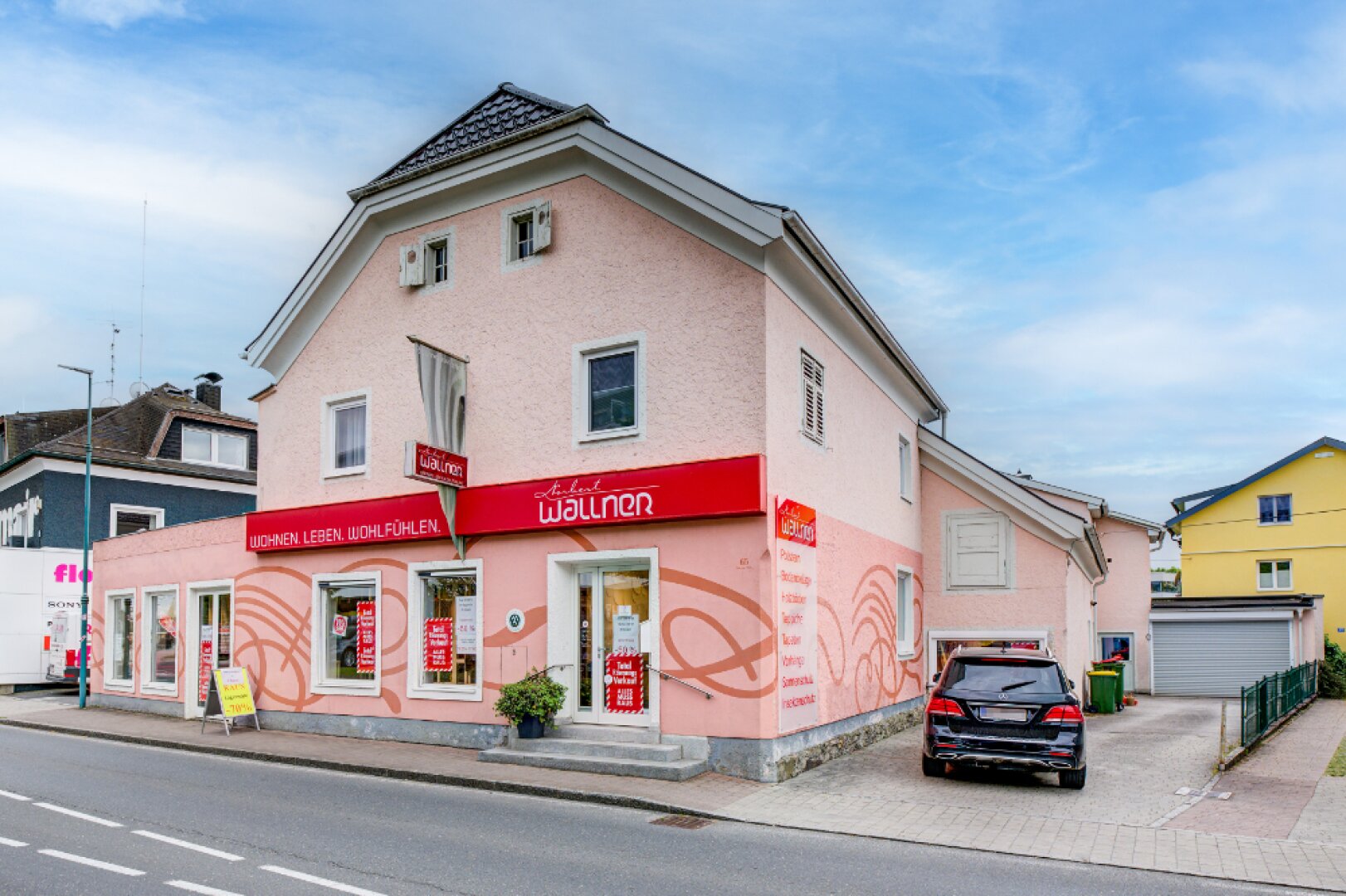 Oberndorf: Großes Geschäftshaus mit 2 Wohnungen + 1 Geschäft! "Alles unter Dach und Fach!"