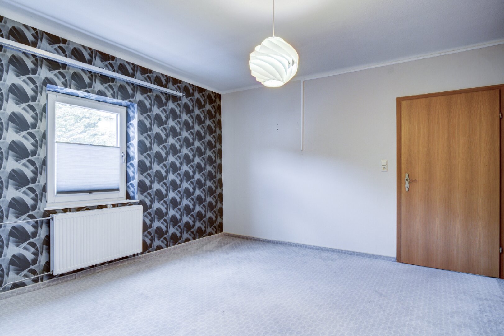 Oberndorf: Großes Geschäftshaus mit 2 Wohnungen + 1 Geschäft! "Alles unter Dach und Fach!"