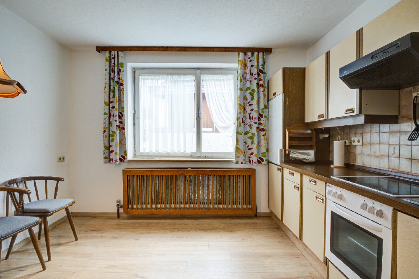 Oberndorf: Großes Geschäftshaus mit 2 Wohnungen + 1 Geschäft! "Alles unter Dach und Fach!"