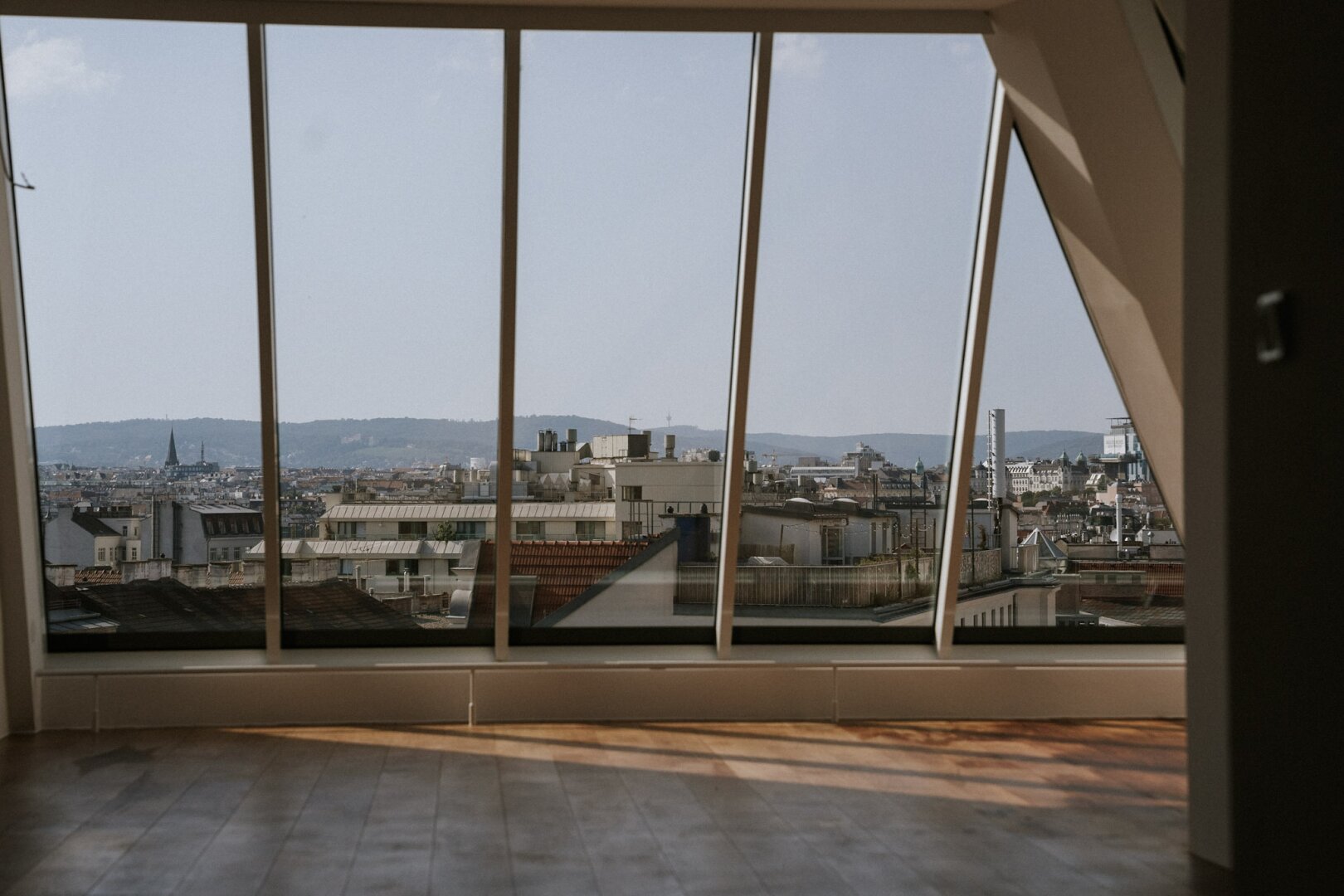 Exklusive Dachgeschoßwohnung mit Rooftop-Pool, Panorama-Terrassen, Sauna & spektakulärem Wienblick