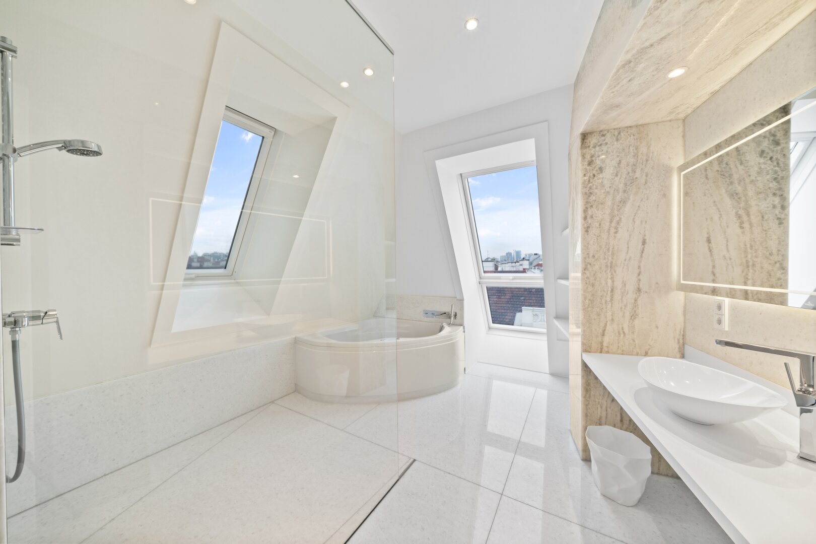 Exklusive Dachgeschoßwohnung mit Rooftop-Pool, Panorama-Terrassen, Sauna & spektakulärem Wienblick