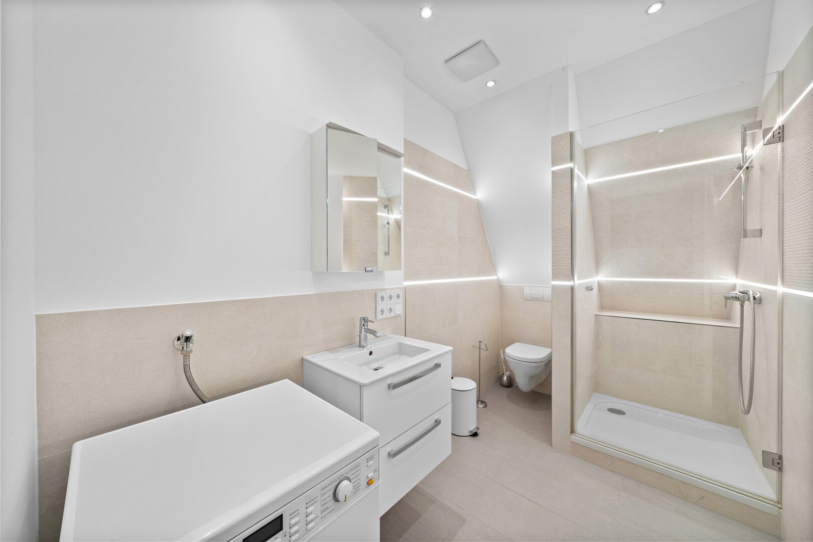 Exklusive Dachgeschoßwohnung mit Rooftop-Pool, Panorama-Terrassen, Sauna & spektakulärem Wienblick