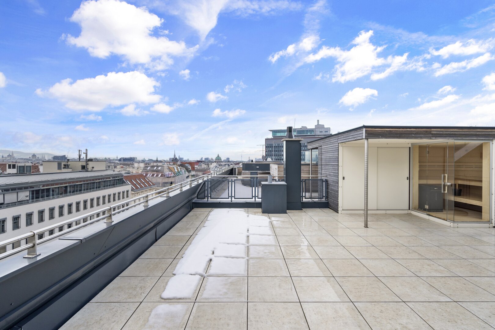 Exklusive Dachgeschoßwohnung mit Rooftop-Pool, Panorama-Terrassen, Sauna & spektakulärem Wienblick