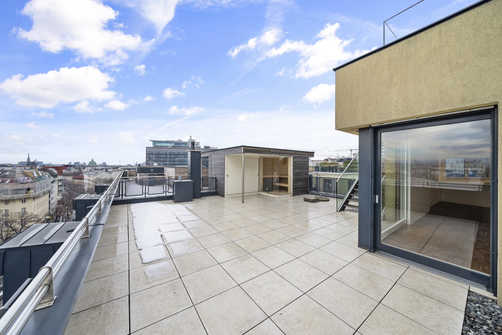 Exklusive Dachgeschoßwohnung mit Rooftop-Pool, Panorama-Terrassen, Sauna & spektakulärem Wienblick