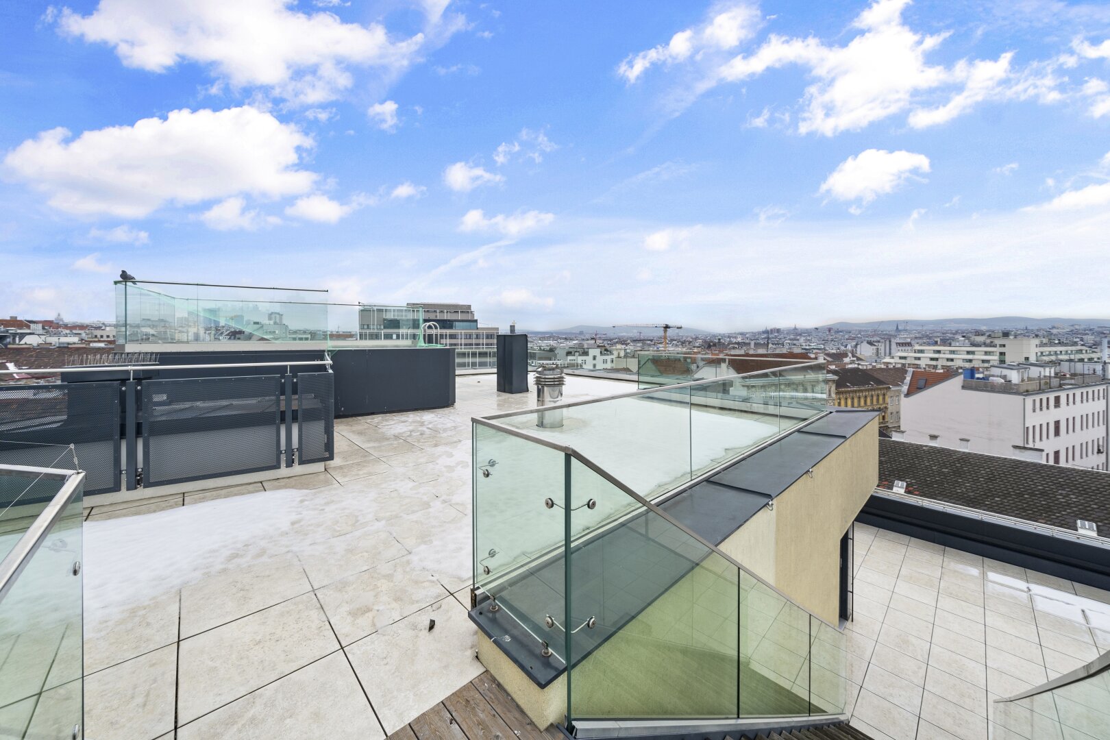 Exklusive Dachgeschoßwohnung mit Rooftop-Pool, Panorama-Terrassen, Sauna & spektakulärem Wienblick