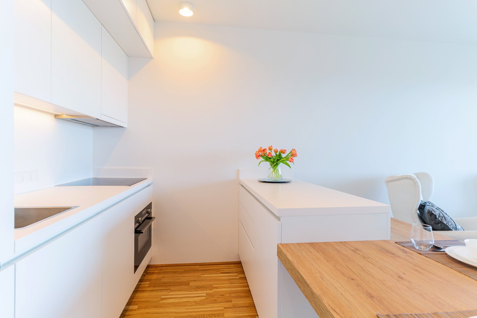 All inclusive mit Riesenbalkon!!! Strom, Heizung, Fitnessraum, Internet + TV und Concierge inklusive!
