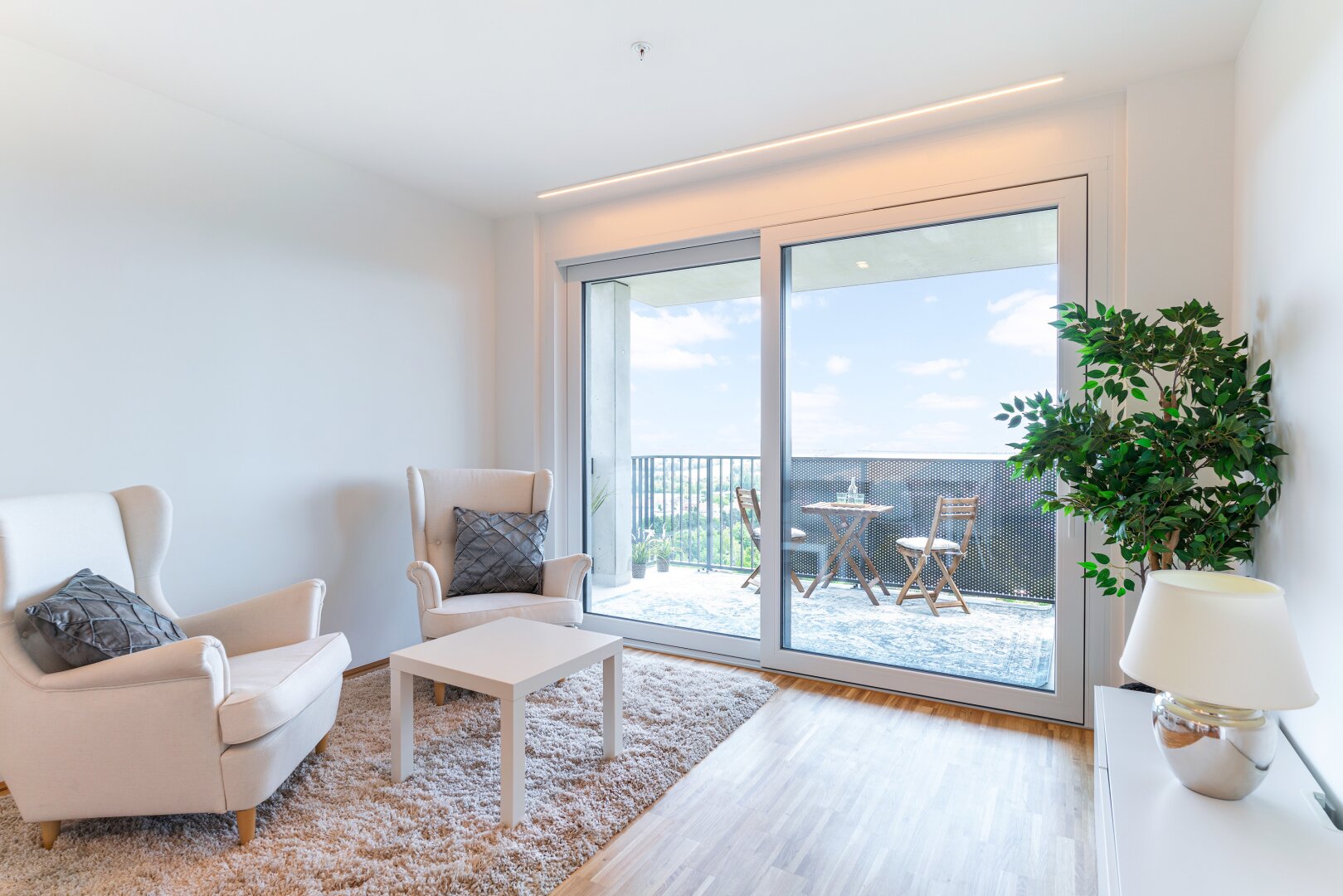 All inclusive mit Riesenbalkon!!! Strom, Heizung, Fitnessraum, Internet + TV und Concierge inklusive!