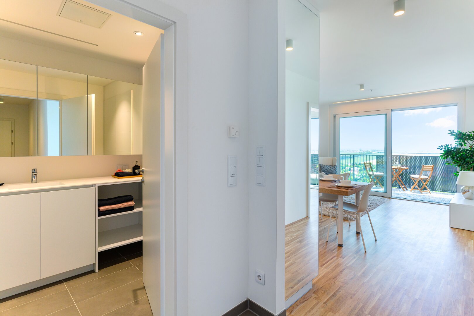 All inclusive mit Riesenbalkon!!! Strom, Heizung, Fitnessraum, Internet + TV und Concierge inklusive!
