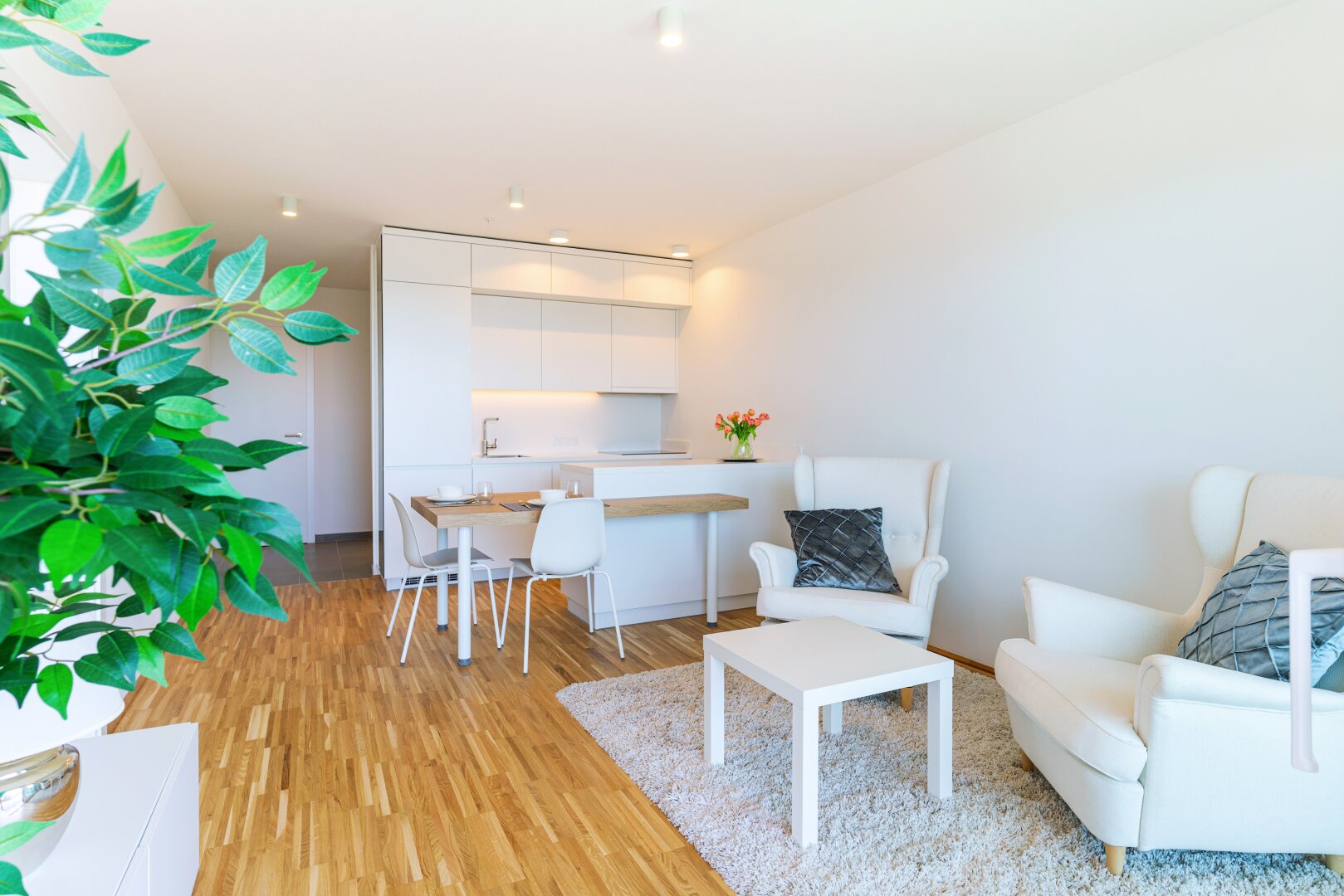 All inclusive mit Riesenbalkon!!! Strom, Heizung, Fitnessraum, Internet + TV und Concierge inklusive!