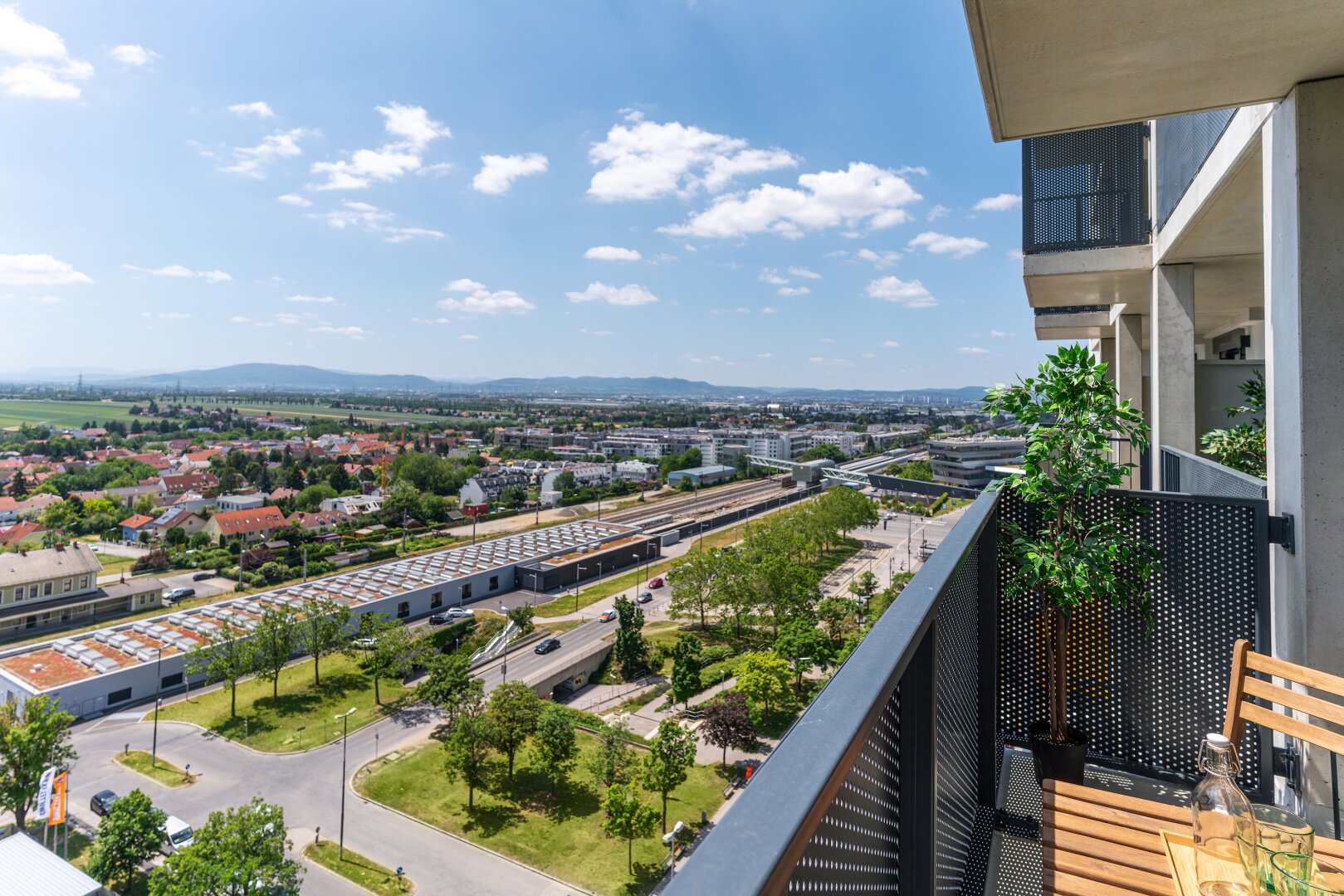 All inclusive mit Riesenbalkon!!! Strom, Heizung, Fitnessraum, Internet + TV und Concierge inklusive!